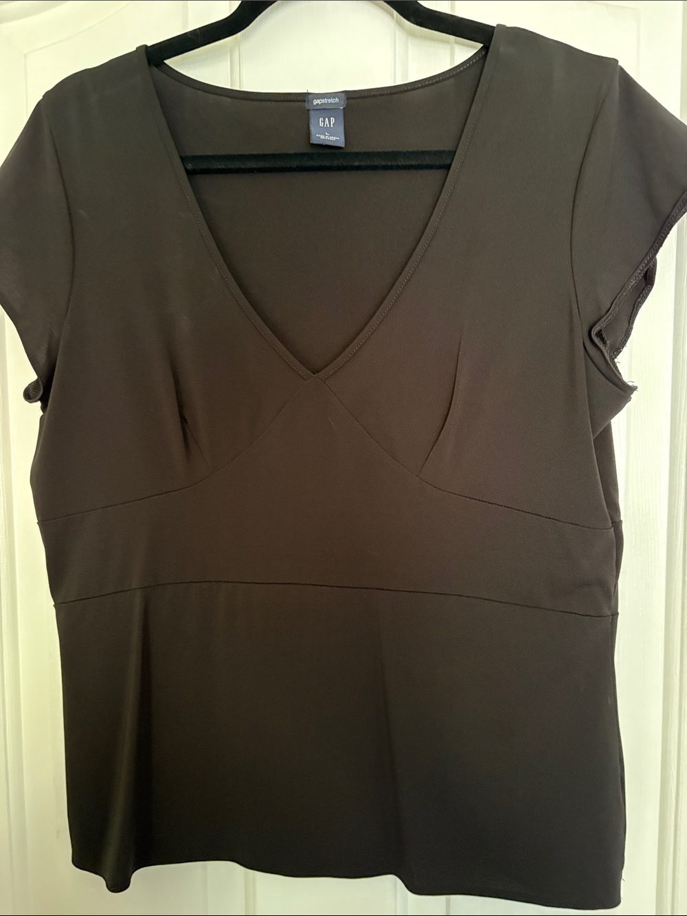 GAP Women's Short Sleeve V-Neck Top in Black